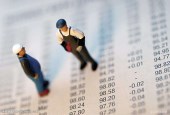 红黄蓝暴跌53%后表态：将认真研究政策导向，紧跟政策号召